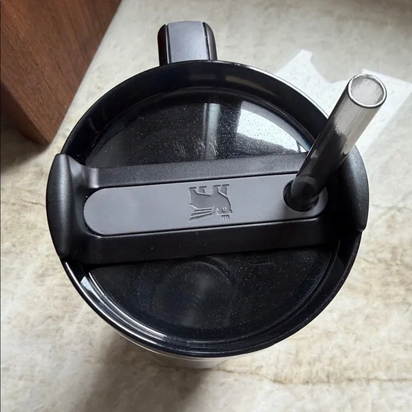 Stanley 40oz Quencher - Picture 5 of 5